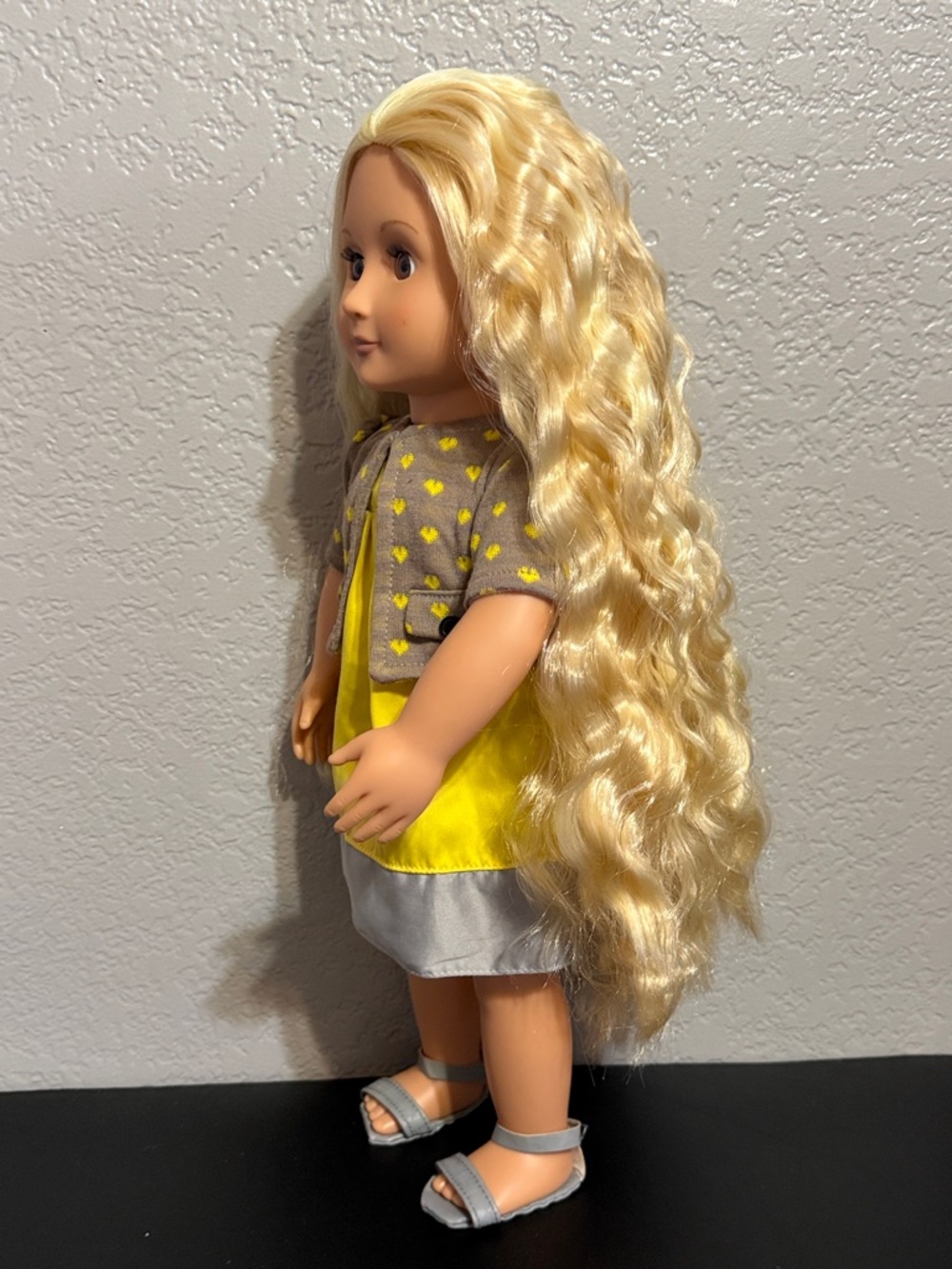 Our Generation 18” Hair Grow Doll Blonde with Streaks & Brown Eyes - Picture 5 of 15